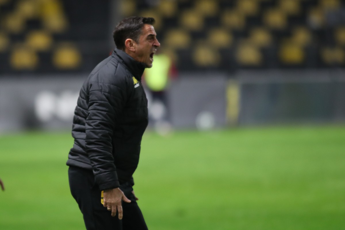 Τέλος από τον Άρη ο Χιμένεθ