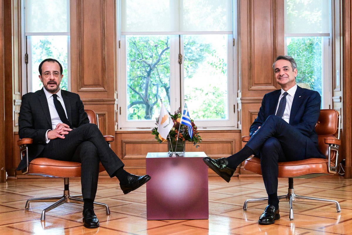 Συνάντηση Μητσοτάκη – Χριστοδουλίδη στο Μαξίμου: «Σημαντικό να συντονίζουμε το έργο μας»