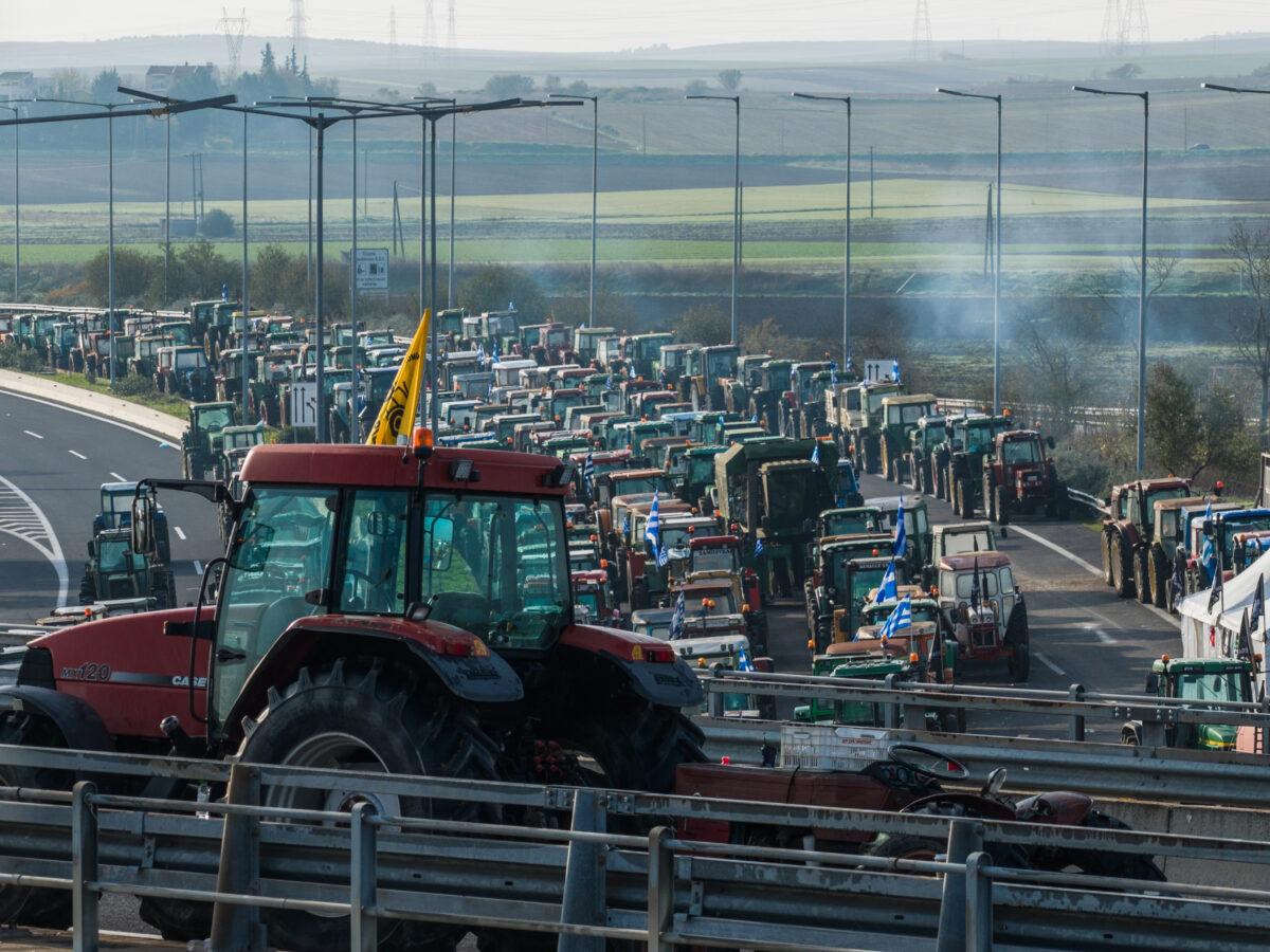 Μια ευκαιρία που… κρύβεται πίσω από τα μπλόκα