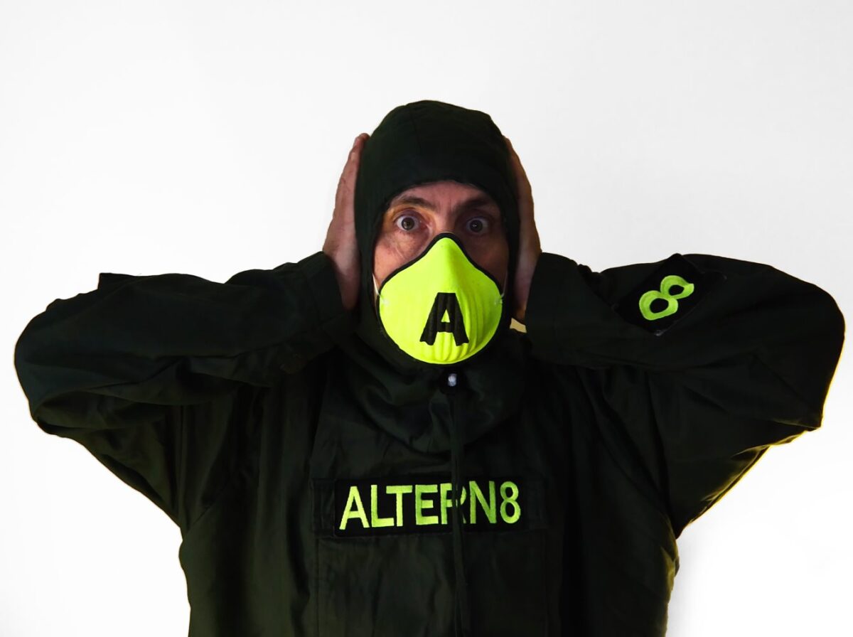 H μάσκα που φοριέται… τριανταπέντε χρόνια