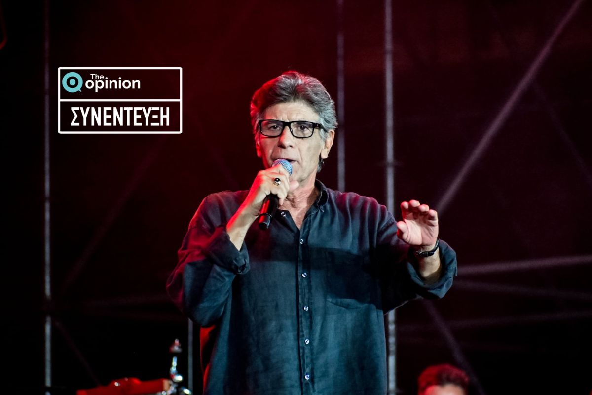 Γιάννης Μπέζος στο TheOpinion: «Η τεχνητή νοημοσύνη καλά τα πάει, τη φυσική νοημοσύνη δεν βλέπω σε μεγάλα κέφια»