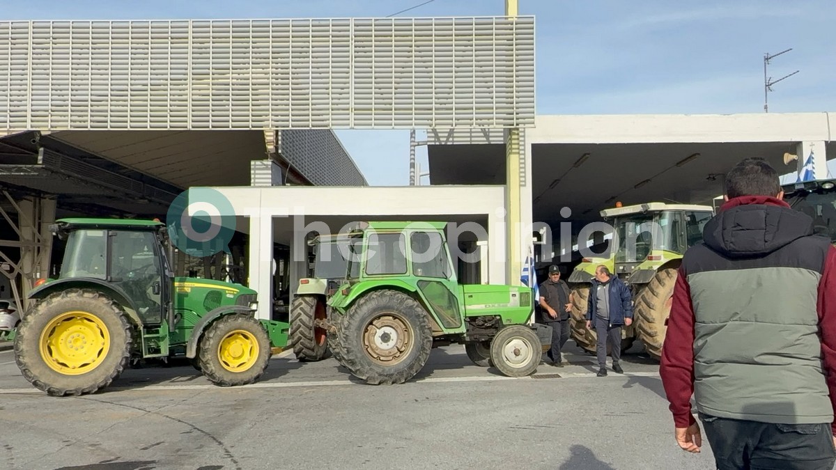 Κλείνουν τα σύνορα Ευζώνων με τρακτέρ – Αποκλείουν είσοδο και έξοδο όλων των οχημάτων (VIDEO)