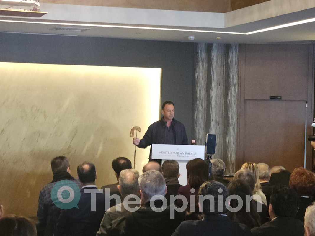 Παρέμβαση αγροτών στη συνέλευση της ΠΕΔ Κεντρικής Μακεδονίας (ΦΩΤΟ-VIDEO)