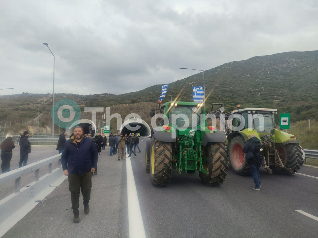 Ανυποχώρητοι οι αγρότες στα μπλόκα –  Έκλεισαν τις σήραγγες των Τεμπών (ΦΩΤΟ – VIDEO)