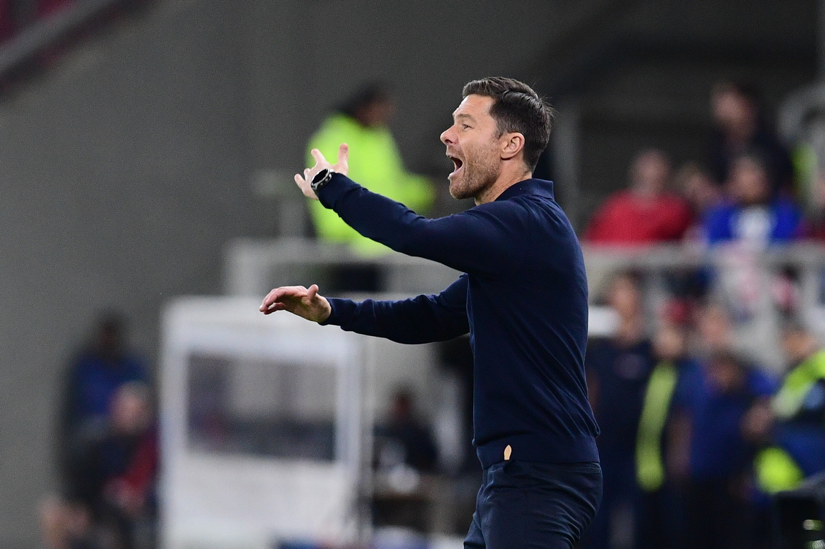 Ο Τσάμπι Αλόνσο βλέπει την καρέκλα του να «καίει»