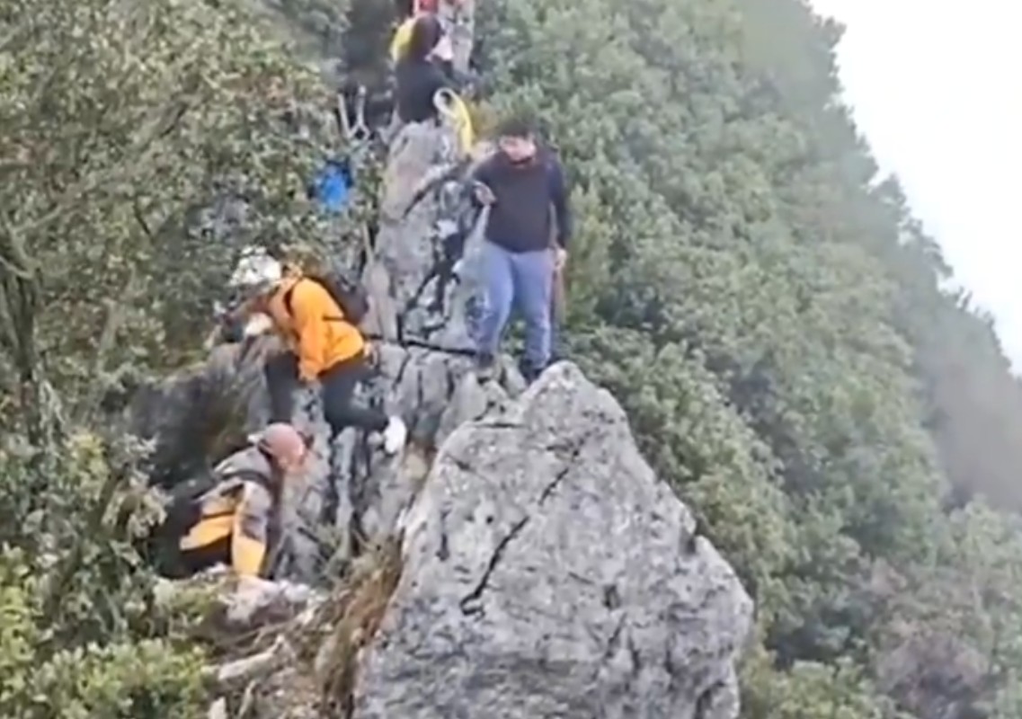 Τουρίστας έπεσε από γκρεμό 40 μέτρων βγάζοντας selfie (VIDEO)