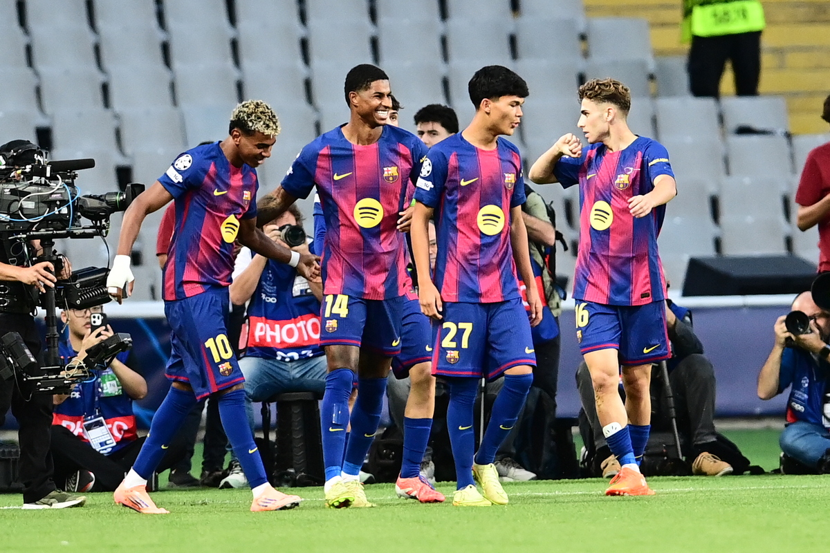 Σάλος στην Μπαρτσελόνα: Παίκτης πιάστηκε να καπνίζει στα αποδυτήρια (VIDEO)