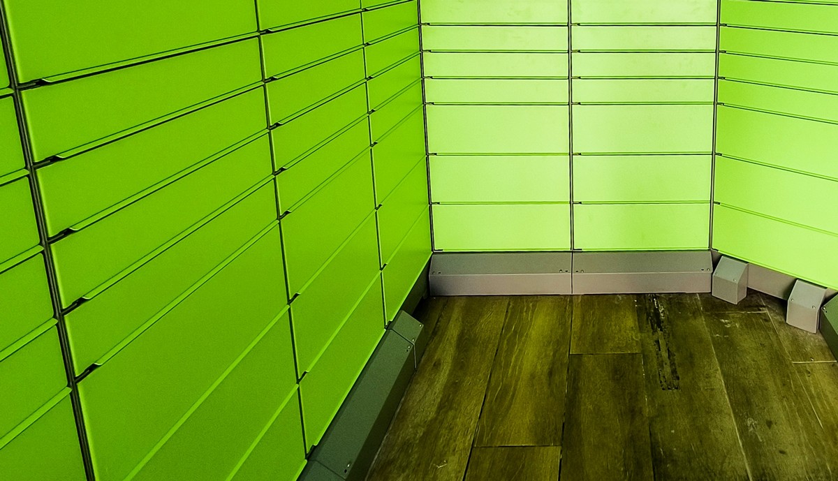 Θεσσαλονίκη: 16χρονοι παραβίασαν box και έκλεψαν παπούτσια