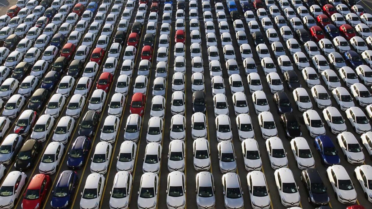 Μικρή μείωση σημείωσαν οι ταξινομήσεις καινούργιων αυτοκινήτων το Νοέμβριο του 2025