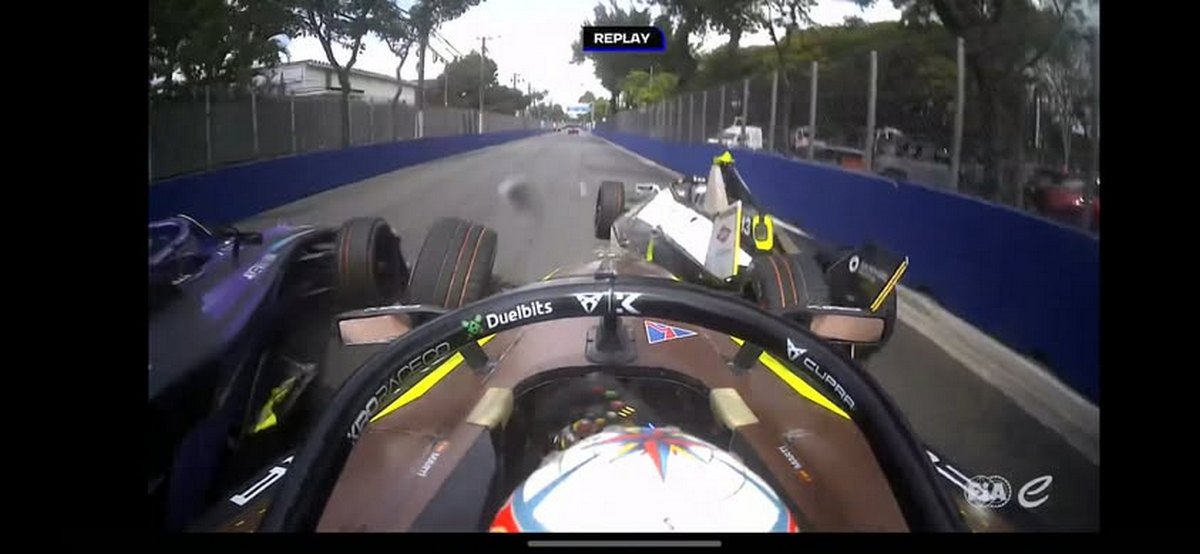 Σοκαριστικό ατύχημα στη Formula E: Τρομακτική ανατροπή αυτοκινήτου (VIDEO)