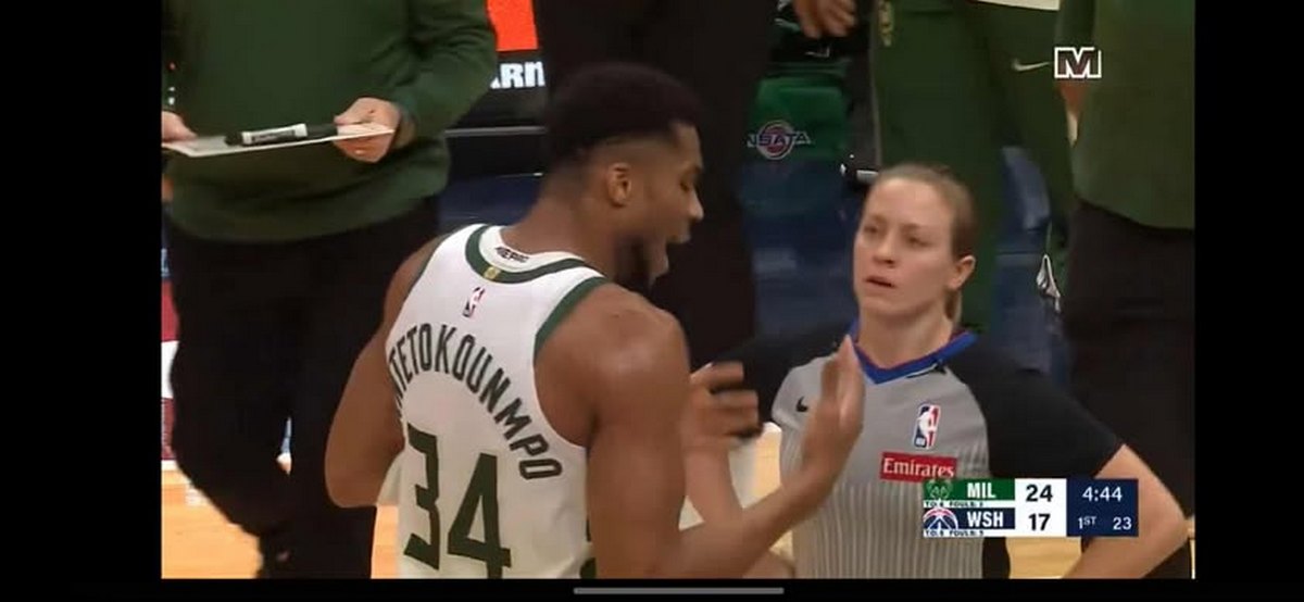 Αντετοκούνμπο: Ικέτευε για φάουλ μετά τα σκληρά χτυπήματα – Έδειχνε τις πληγές του (VIDEO)