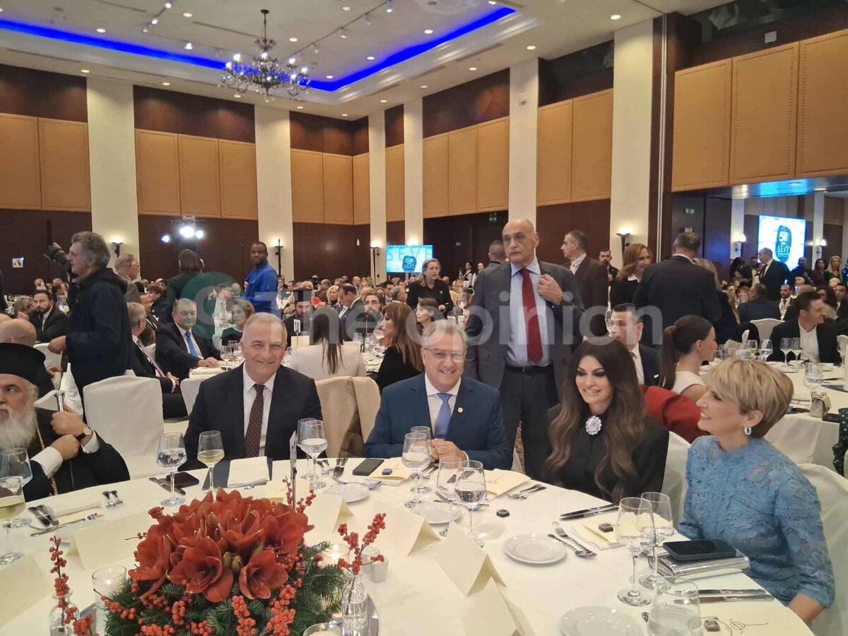 Οι γόβες της Κίμπερλι, ο στυλίστας και τα πρόσωπα των ημερών (ΦΩΤΟ)