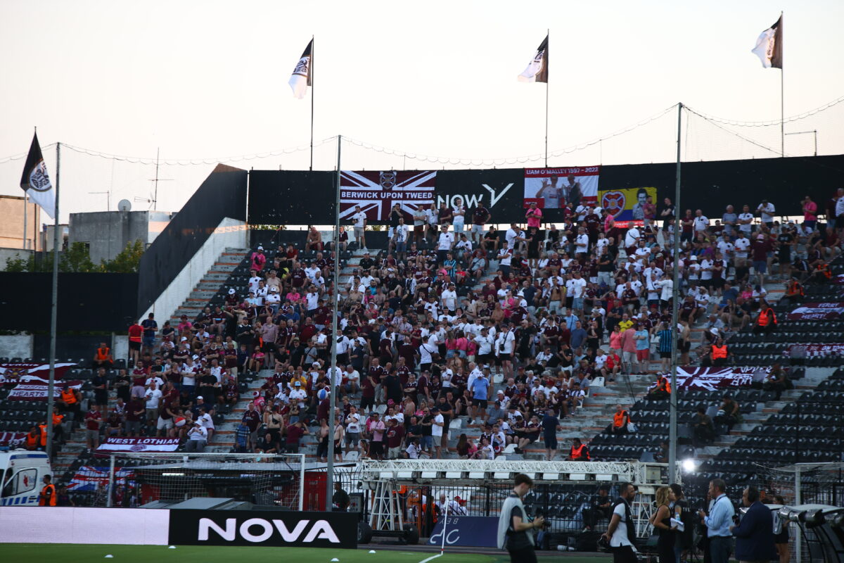 Θεσσαλονίκη: Αθώοι οπαδοί της Χαρτς για κατοχή καπνογόνων στο γήπεδο της Τούμπας