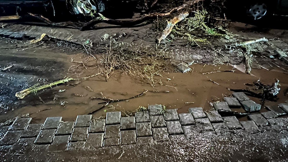 Σαρώνει η κακοκαιρία Byron – Συγκλονιστικές εικόνες από τις πλημμύρες (ΦΩΤΟΡΕΠΟΡΤΑΖ)