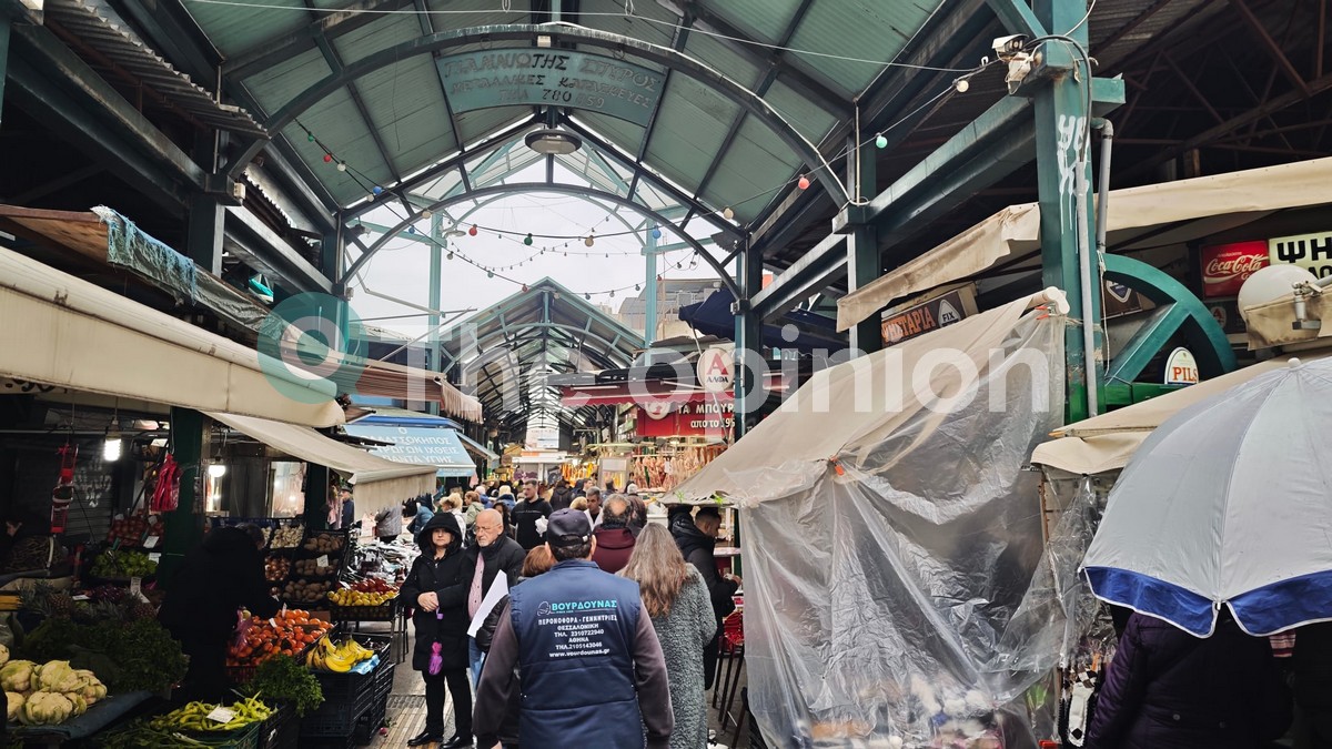 Αυξημένη κίνηση στην αγορά της Θεσσαλονίκης για τα τελευταία ψώνια