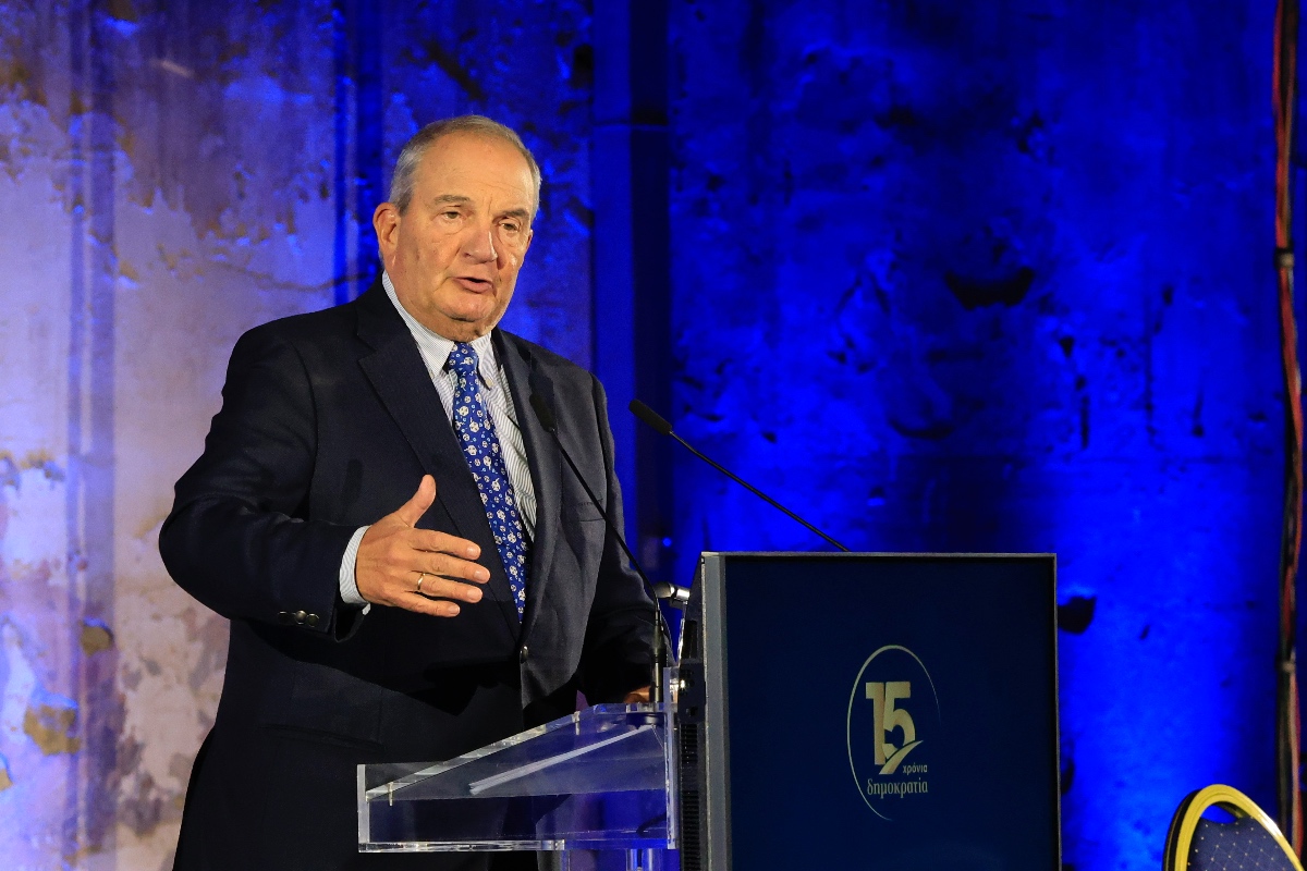 Καραμανλής: «Δεν αρκεί να λέμε ότι η Δημοκρατία υπάρχει»