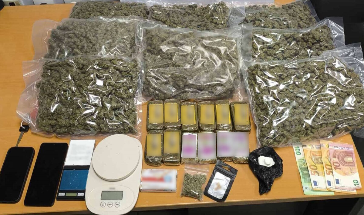 Θεσσαλονίκη: Ο «Roxy» έφερε στο… φως ναρκωτικά, κρυμμένα σε οικία (VIDEO)