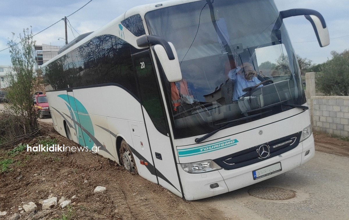 Χαλκιδική: Λεωφορείο του ΚΤΕΛ έπεσε σε χαντάκι (VIDEO)