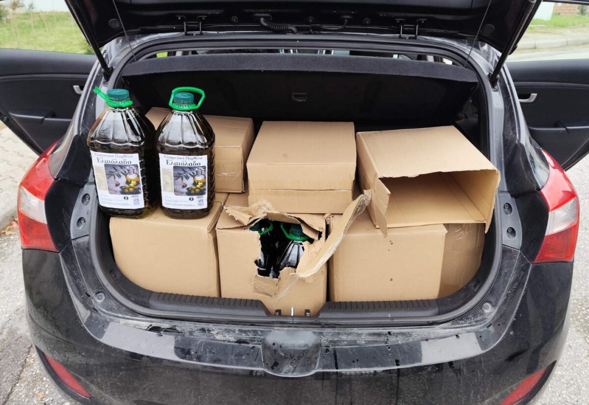 Συνελήφθη άνδρας που μετέφερε 300 λίτρα λάδι (ΦΩΤΟ)