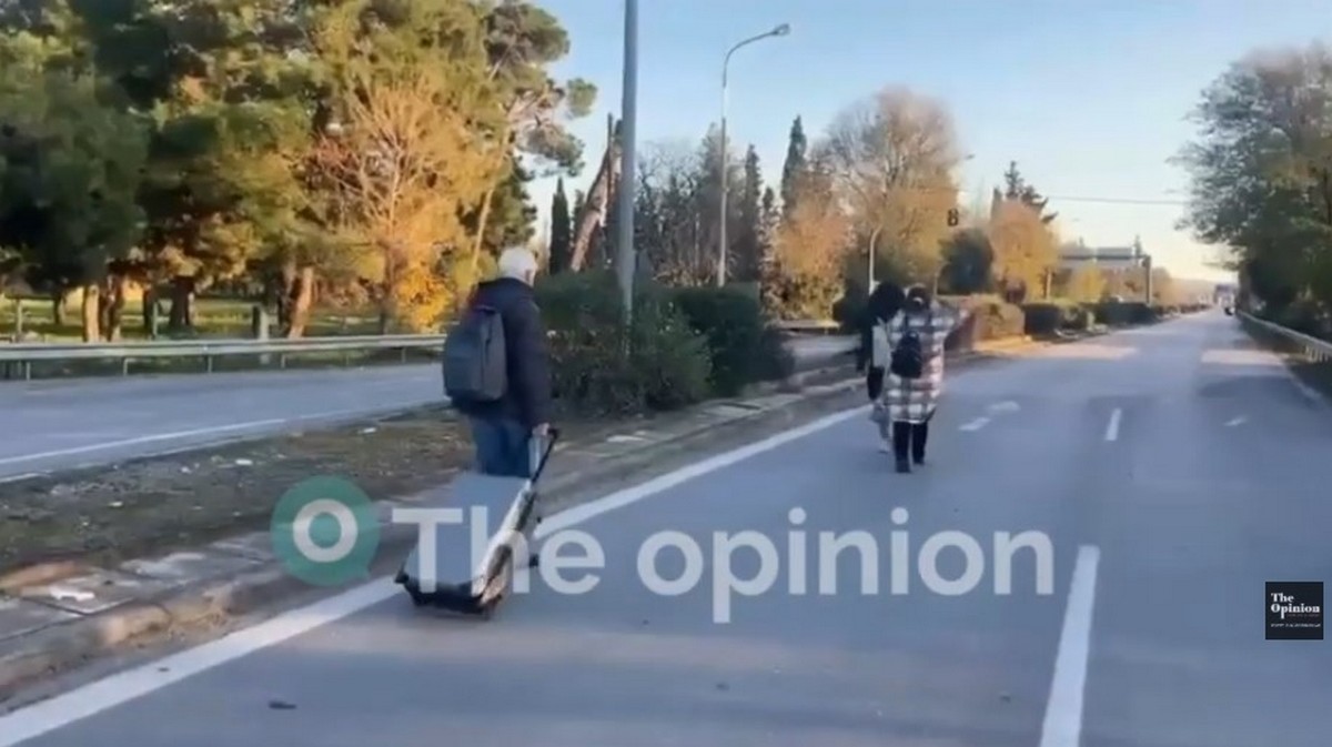 Θεσσαλονίκη: Πηγαίνουν στο αεροδρόμιο με τα… πόδια λόγω των αγροτικών μπλόκων (VIDEO)