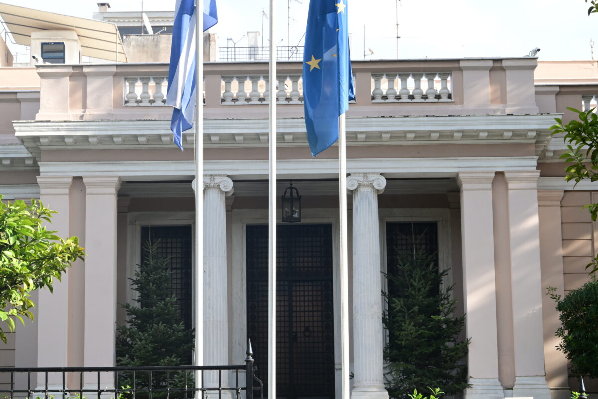 Ραντεβού Μητσοτάκη με τους «σκληρούς» στο Μαξίμου και μετά Νταβός