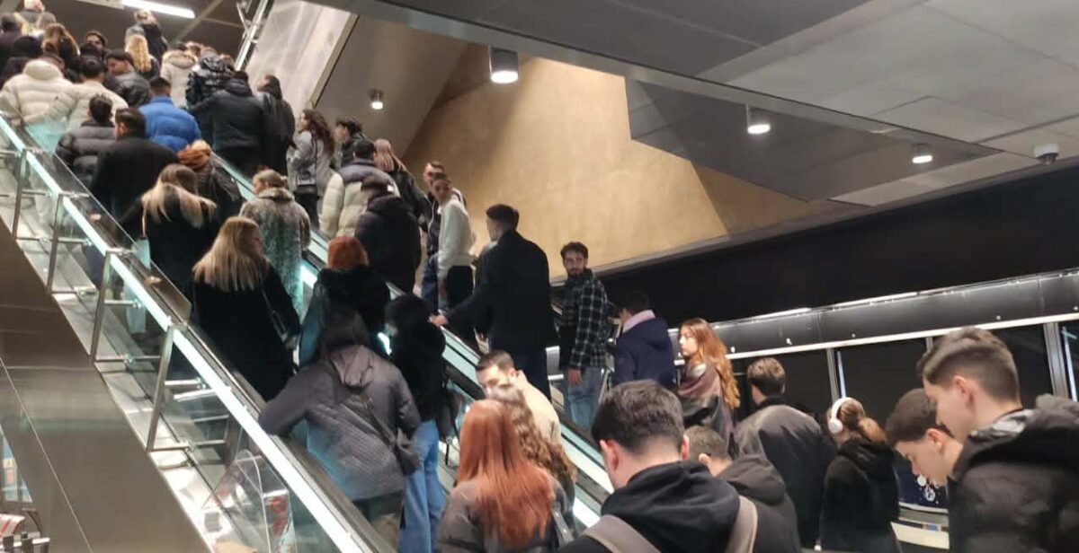 Ν. Ταχιάος: Μεταμεσονύχτια επίσκεψη στο Μετρό Θεσσαλονίκης – Κοσμοσυρροή κατά την 24ωρη λειτουργία