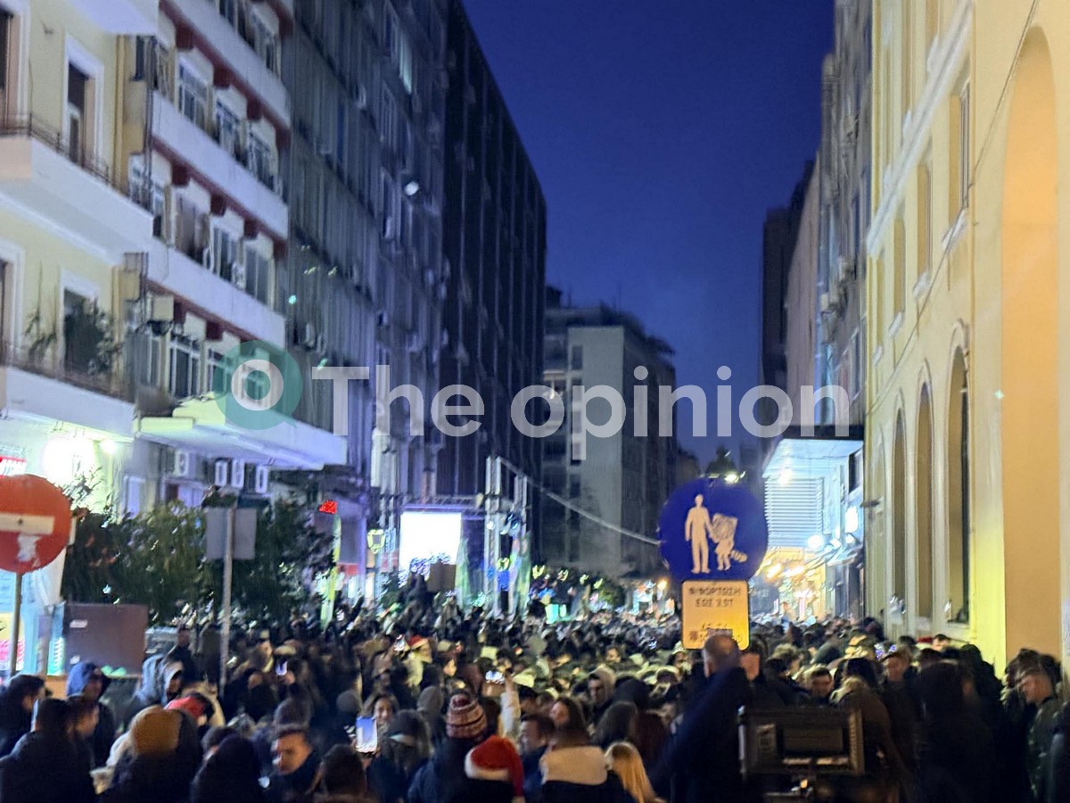 Θεσσαλονίκη: Πλήθος κόσμου στη Β. Ηρακλείου στο «καθιερωμένο» πάρτι της παραμονής Πρωτοχρονιάς (ΦΩΤΟ-VIDEO)