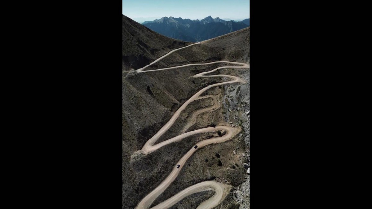 Bίντεο από τον πιο επικίνδυνο δρόμο της Ελλάδα κόβει την ανάσα – Πώς «σκαρφαλώνει» ως τα 1.730 μέτρα