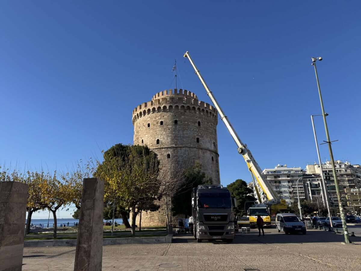 Θεσσαλονίκη: Προετοιμασίες για το πάρτι αλλαγής του χρόνου στον Λευκό Πύργο (ΦΩΤΟ)