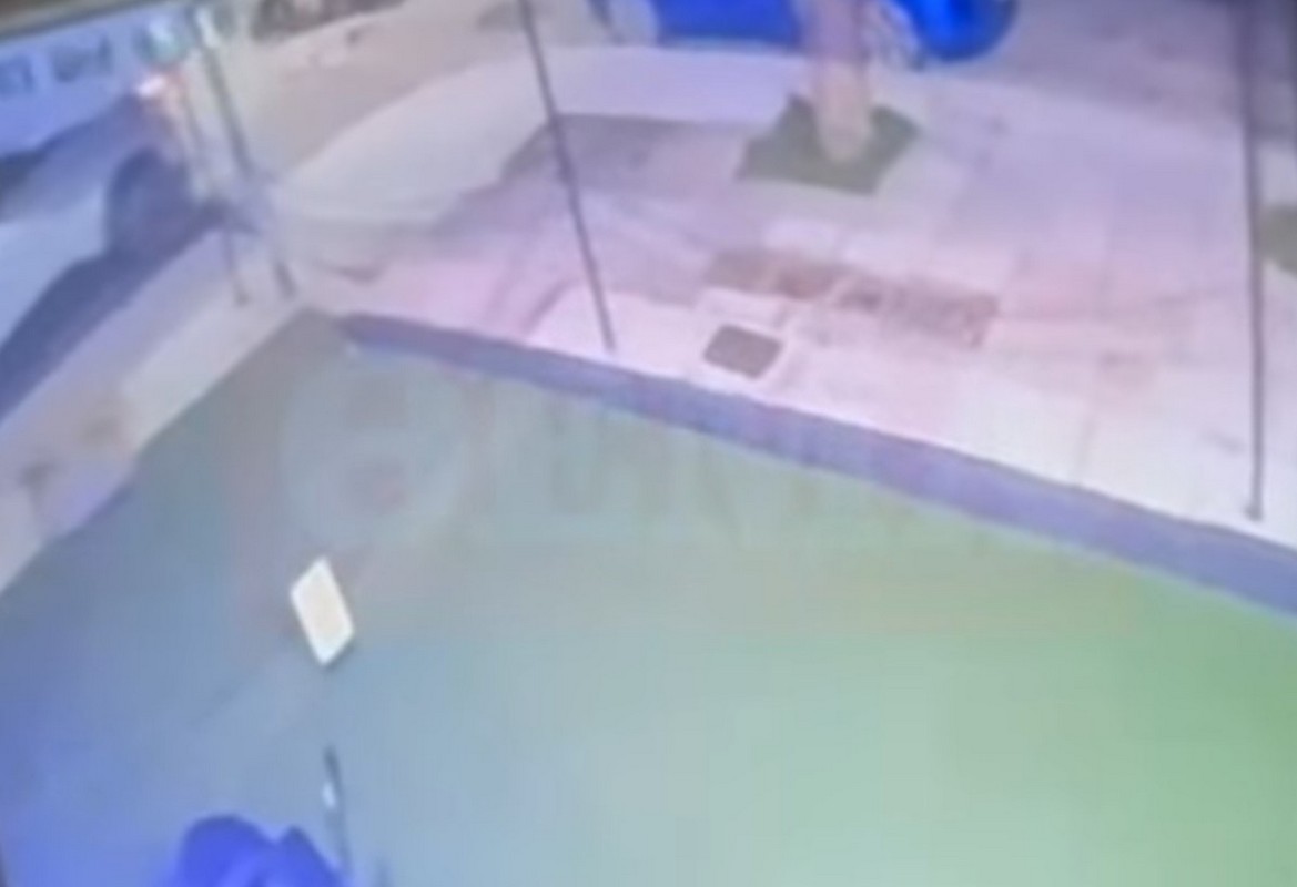 Οδηγός παρασέρνει μοτοσικλετιστή και τον… εγκαταλείπει (VIDEO)