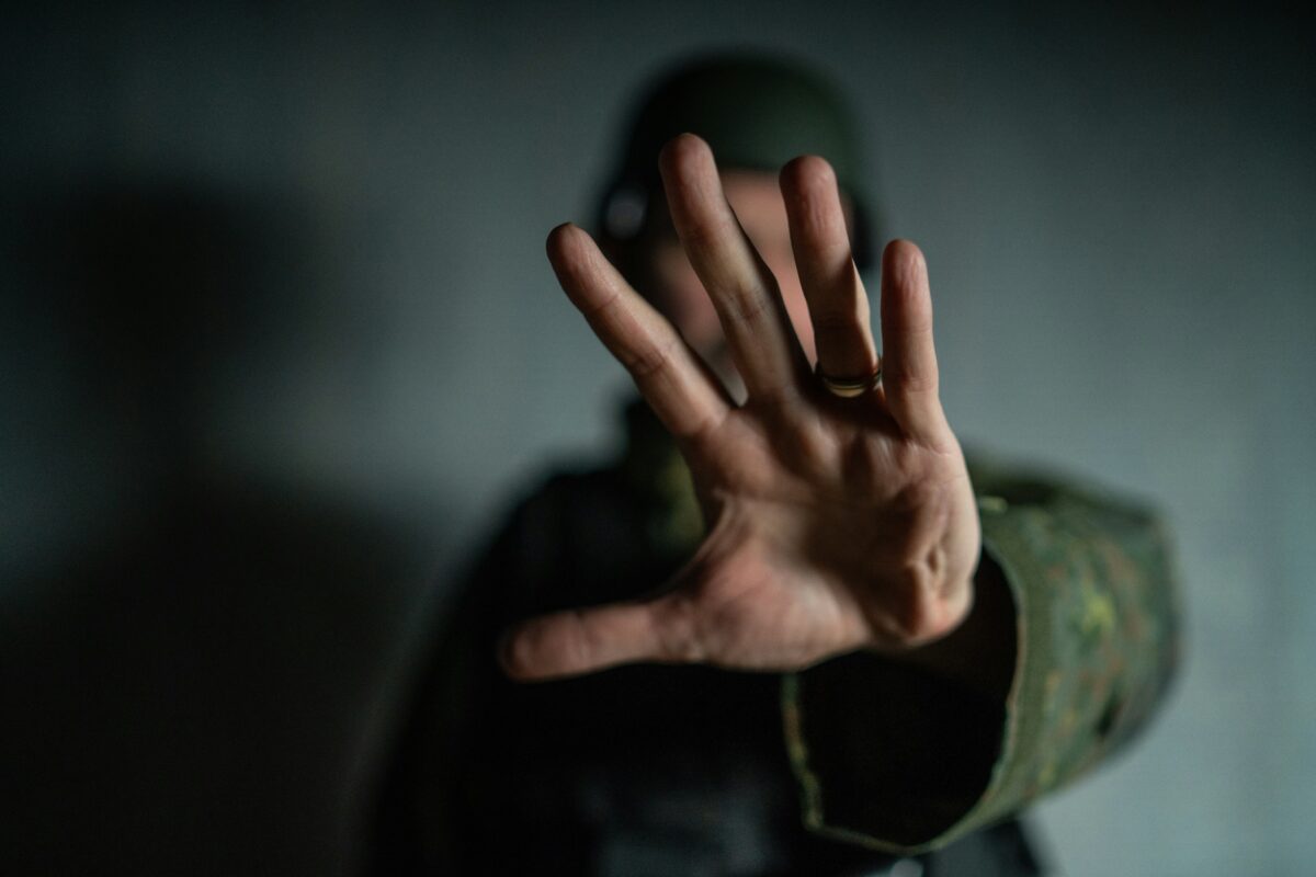 Την εκβίαζε με τις προσωπικές τους στιγμές – Τις κατέγραφε κρυφά επί δύο χρόνια