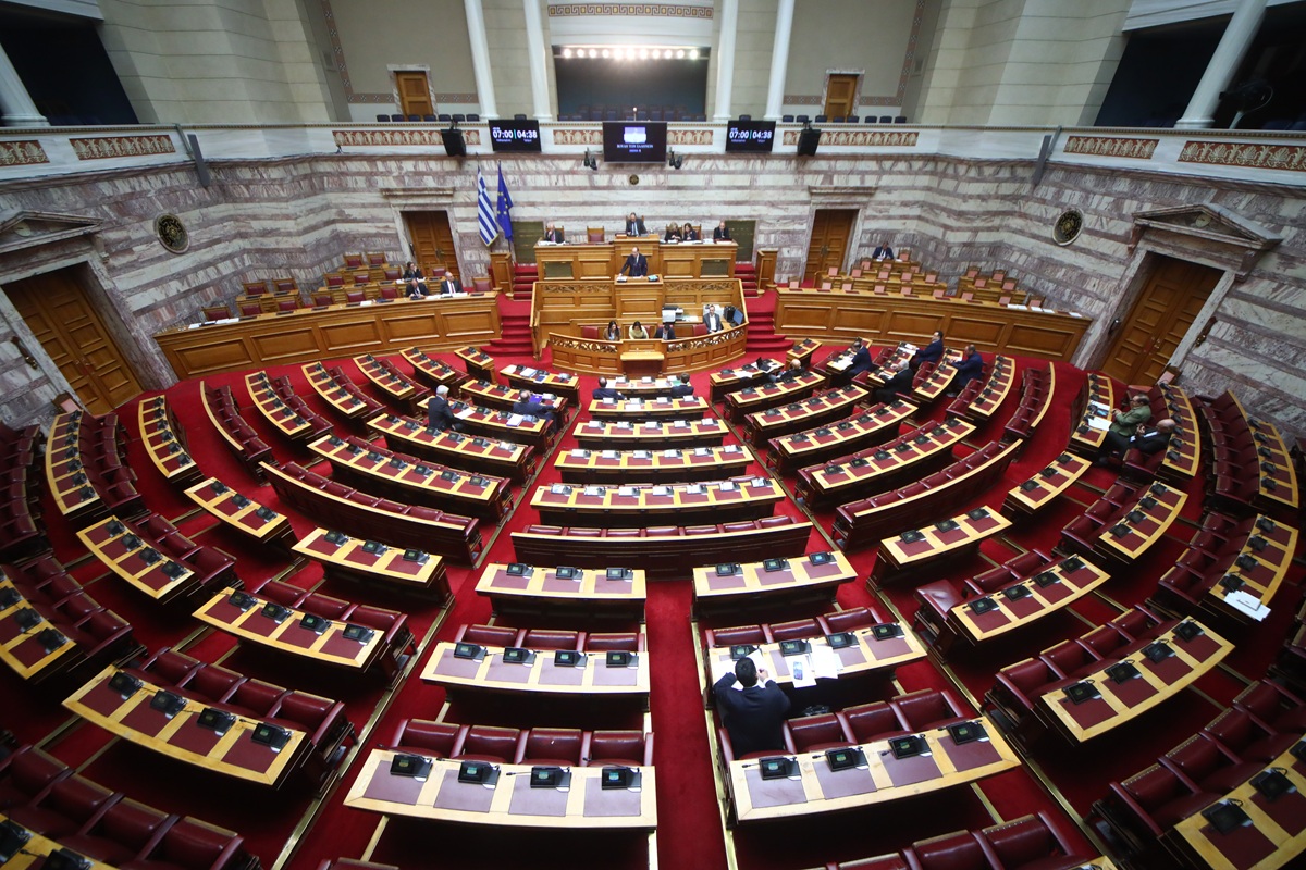 Βουλή: Εγκρίθηκε κατά πλειοψηφία ο νέος «Χάρτης μετάβασης των Ενόπλων Δυνάμεων στη νέα εποχή»