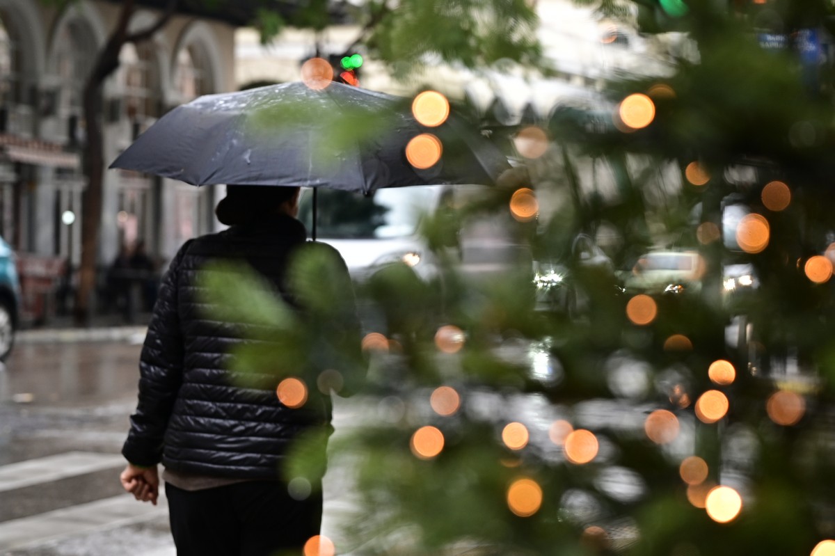 Σοβαρές ζημιές από κακοκαιρία και ανεμοστρόβιλους (VIDEO)