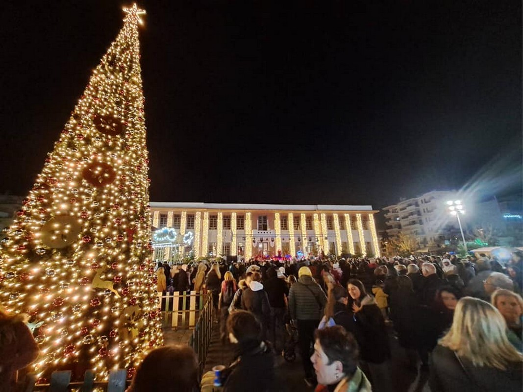 Με Αντώνη Ρέμο ανάβει σήμερα το χριστουγεννιάτικο δέντρο στην Αριστοτέλους