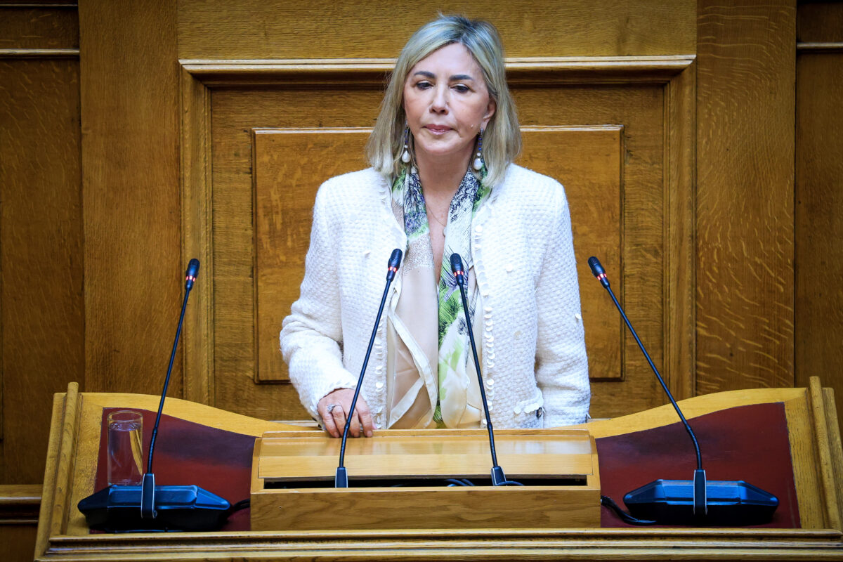 Άρση ασυλίας για τη Ζέττα Μακρή: «Ο Δ. Μαρέδης με εκβίαζε να του καταβάλλω χρήματα για να μη με συκοφαντεί»