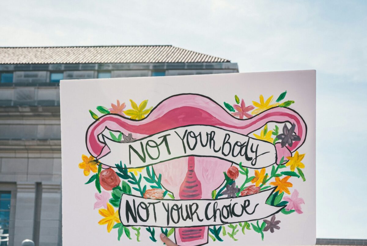 Η Ελληνίδα γιατρός και βουλευτής που πριν 40 χρόνια πρωτοστάτησε στην αποποινικοποίησή της άμβλωσης (ΦΩΤΟ)