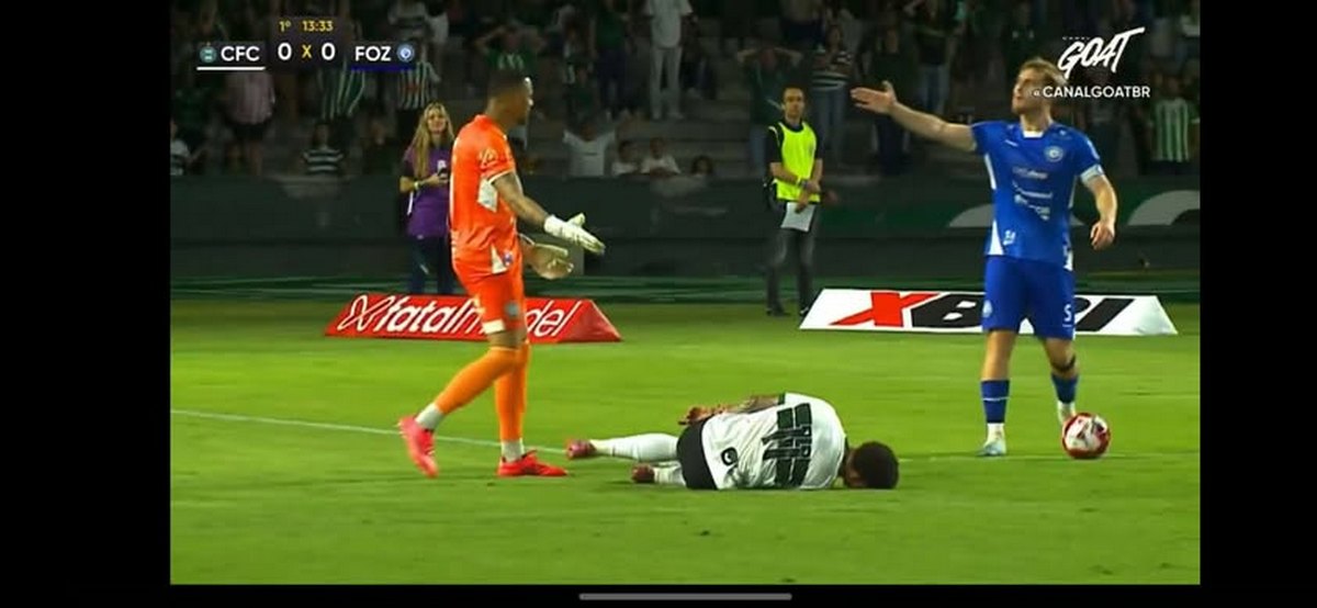 Ντεμπούτο που… εξελίχθηκε σε εφιάλτη: 18χρονος ποδοσφαιριστής έσπασε το χέρι του (VIDEO)