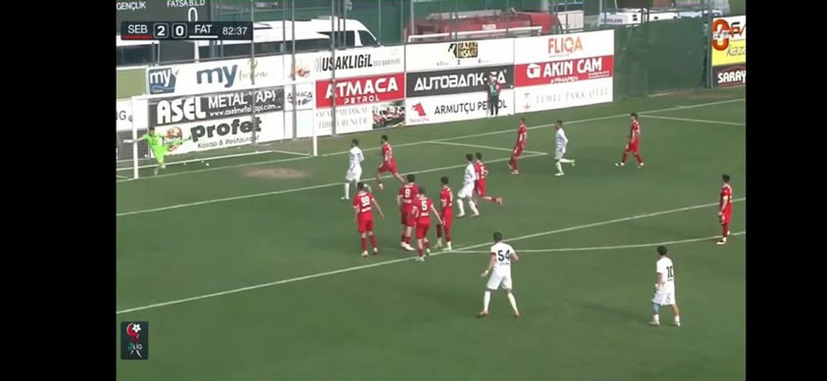 Σκόραρε με μαγική εκτέλεση φάουλ αλλά ο διαιτητής «πετούσε χαρταετό» (VIDEO)