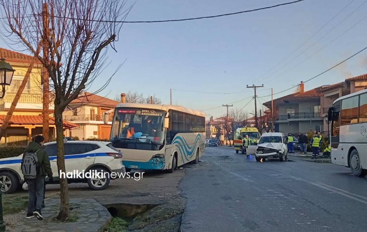 Χαλκιδική: Σύγκρουση βαν με λεωφορείο που μετέφερε μαθητές