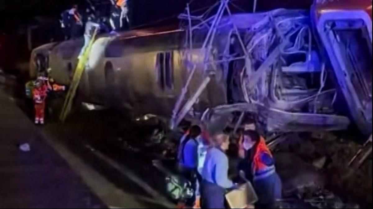 Σύγκρουση τρένων στην Ισπανία: Στους 39 οι νεκροί – Συγκλονιστικές μαρτυρίες (ΦΩΤΟ-VIDEO)