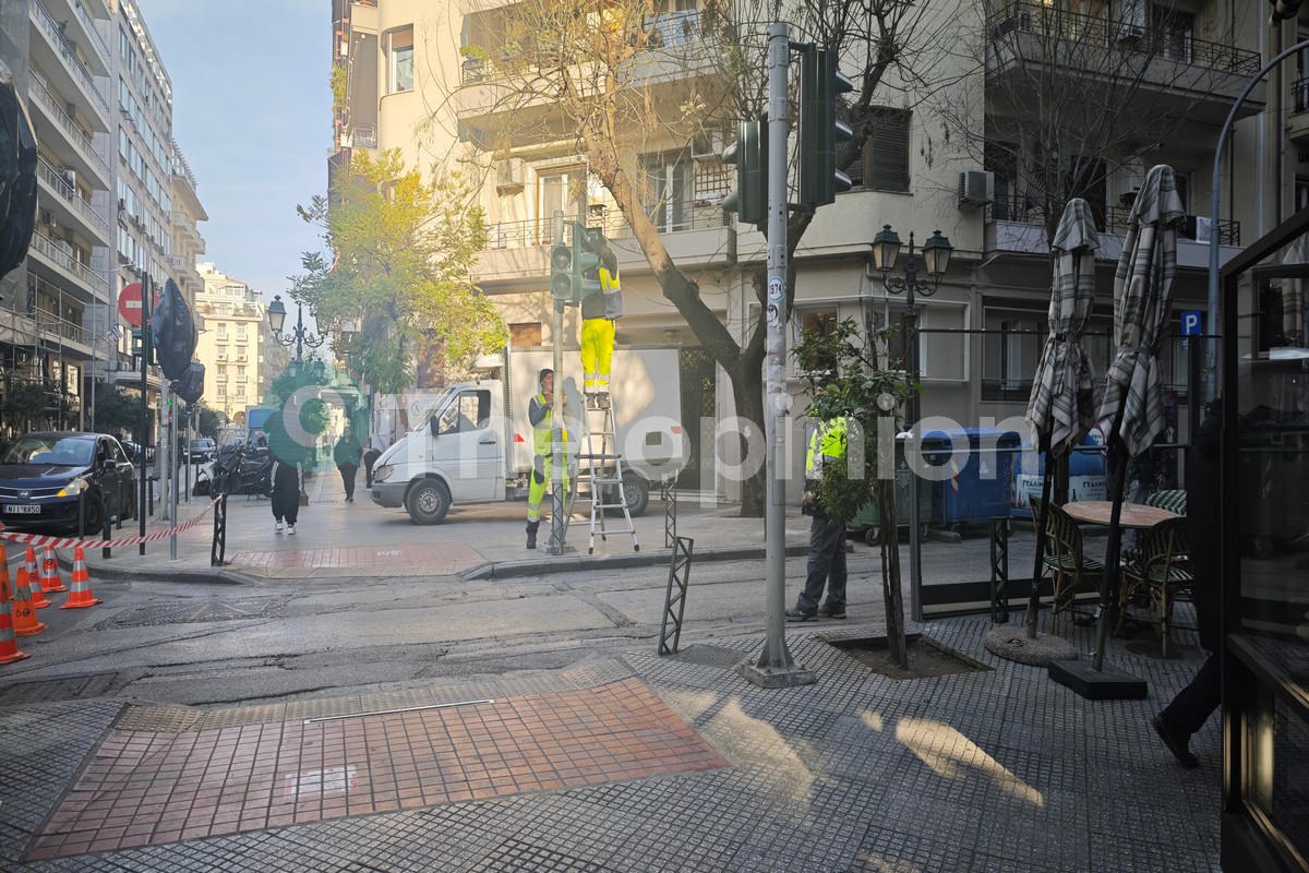 Κλειστή η Καρόλου Ντηλ – Σε εξέλιξη η τοποθέτηση φωτεινού σηματοδότη (ΦΩΤΟ – VIDEO)