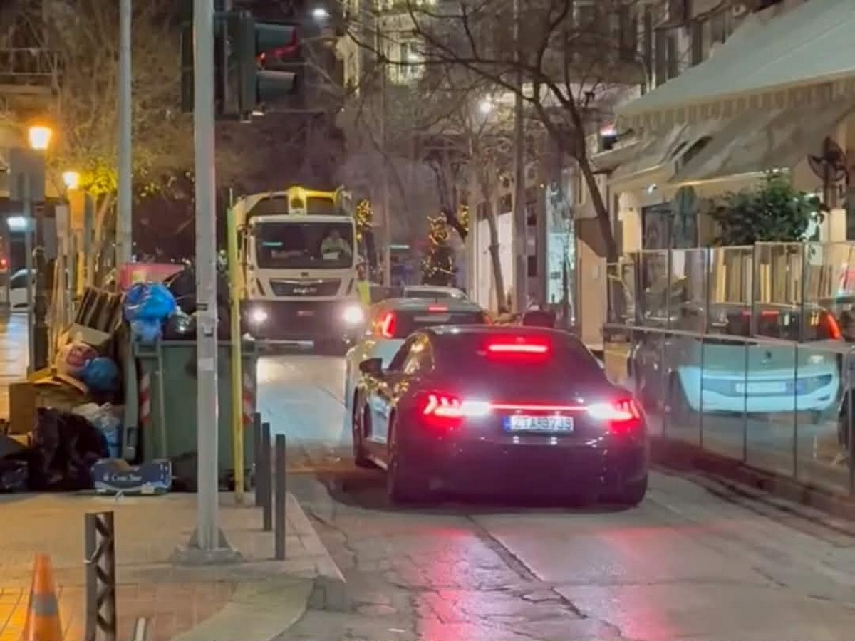 Καρόλου Ντηλ