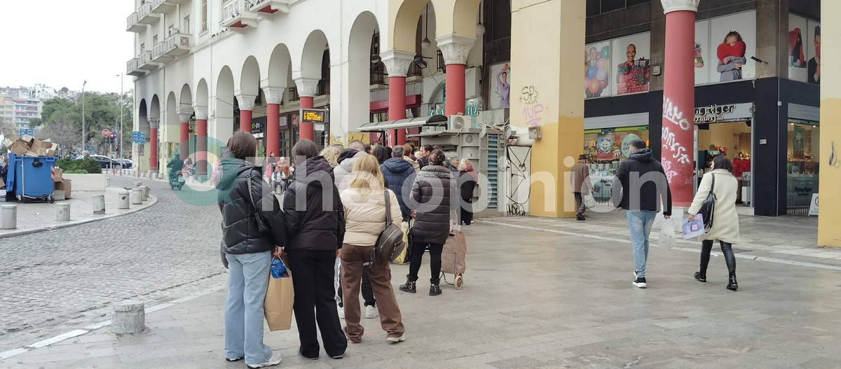 Θεσσαλονίκη: Πώς βγάζουμε εισιτήριο για τα λεωφορεία – Τα σημεία έκδοσης και φόρτισης (VIDEO)