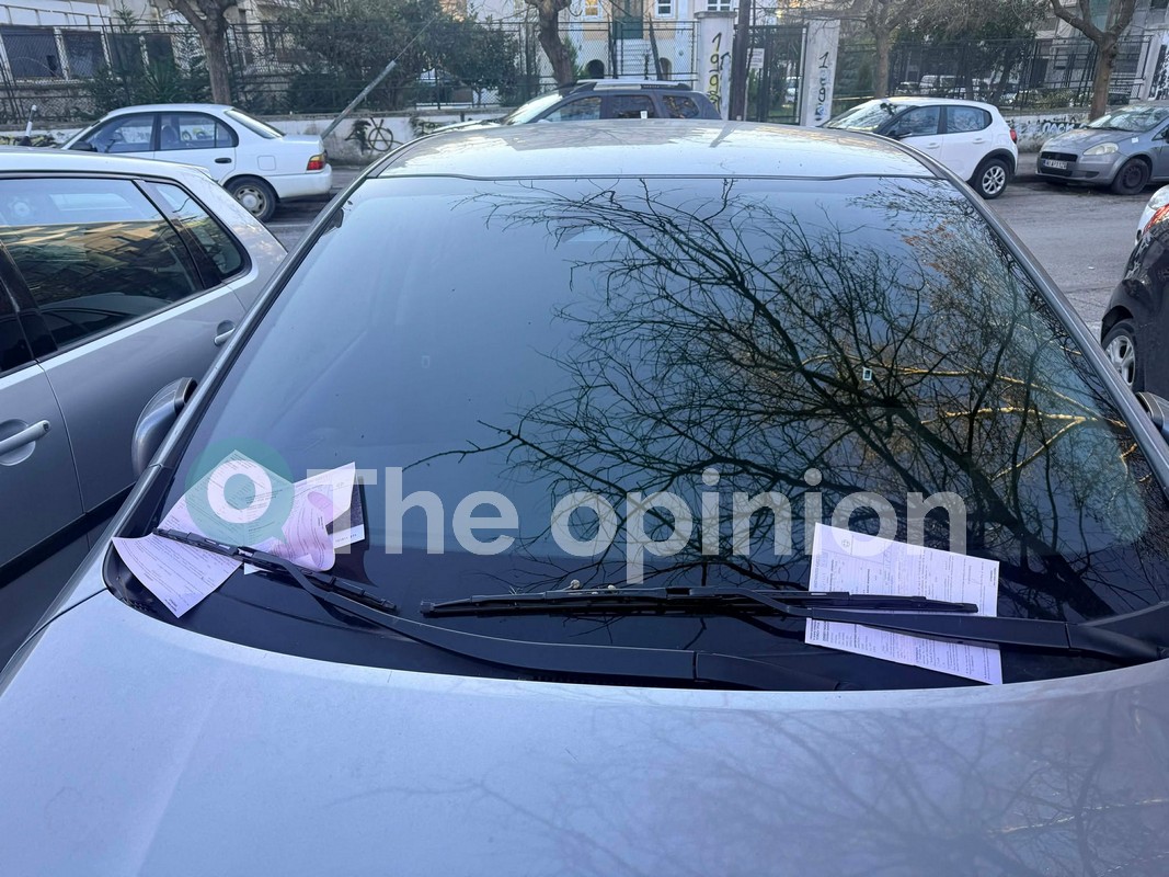 Θεσσαλονίκη: «Απτόητος» οδηγός κρατά παράνομα σταθμευμένο το όχημά του παρά τις… τρεις κλήσεις (ΦΩΤΟ)