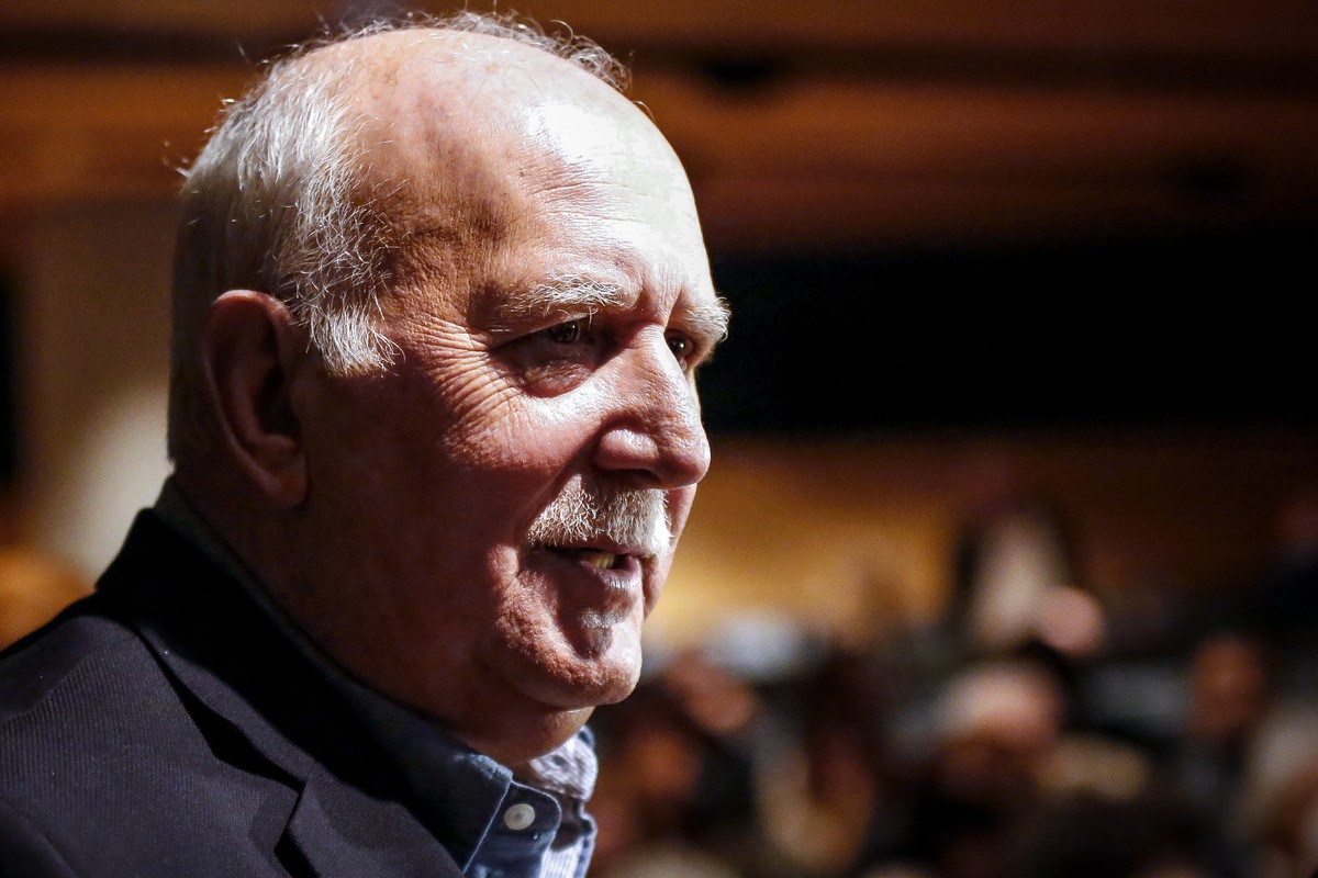 Παπαδάκης: Άφησαν λουλούδια και κεριά στο γραφείο του στον ΑΝΤ1 (ΦΩΤΟ – VIDEO)