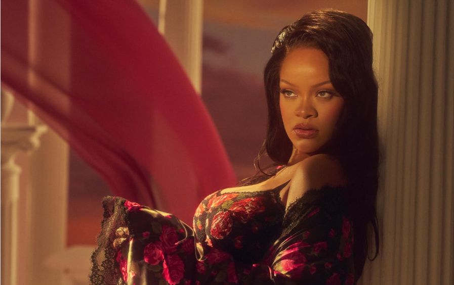 «Έπεσε» το Instagram από τα κόκκινα εσώρουχα της Ριάνα