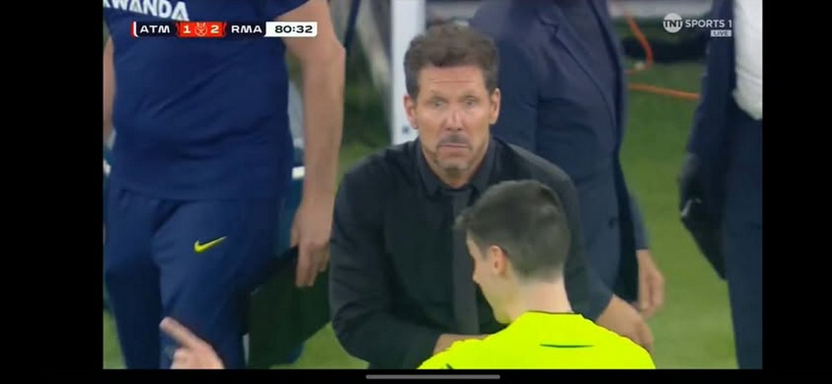 Παιχνίδια μυαλού: Το Trash-talking του Σιμεόνε στον Βινίσιους κατά τη διάρκεια του αγώνα (VIDEO)