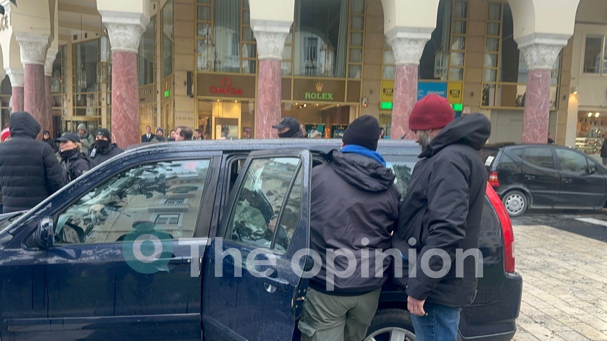 Ένταση και 6 προσαγωγές έξω από το Ολύμπιον πριν την παρουσίαση του βιβλίου Τσίπρα (VIDEO)