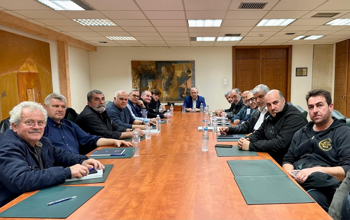 Θεοδωρικάκος: “Με νομοθετική πρωτοβουλία ενισχύουμε την λειτουργία των λαϊκών αγορών προς όφελος των καταναλωτών”