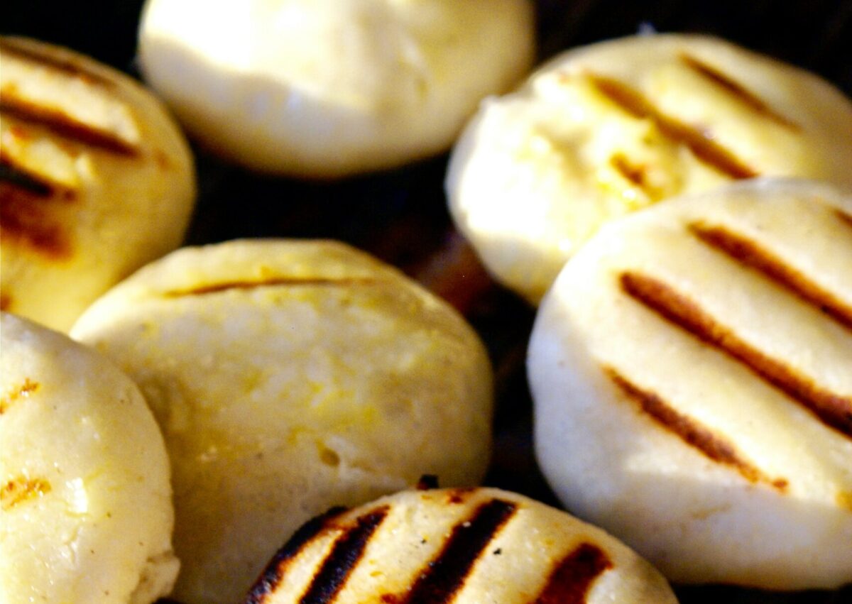 Το σαγανάκι μεγαλώνει το στήθος; –  Βρετανικό ριάλιτι δίνει την… απάντηση (VIDEO)